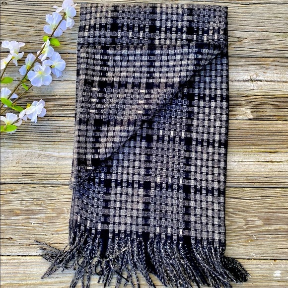 Stylish Warn Winter Scarf - Picture 5 of 7